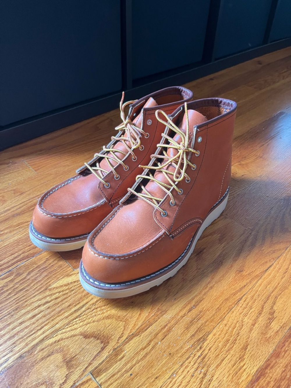 Red wing Classic Moc women’s Boot in Oro - Tan Leather Size 9.5 - Picture 3 of 10